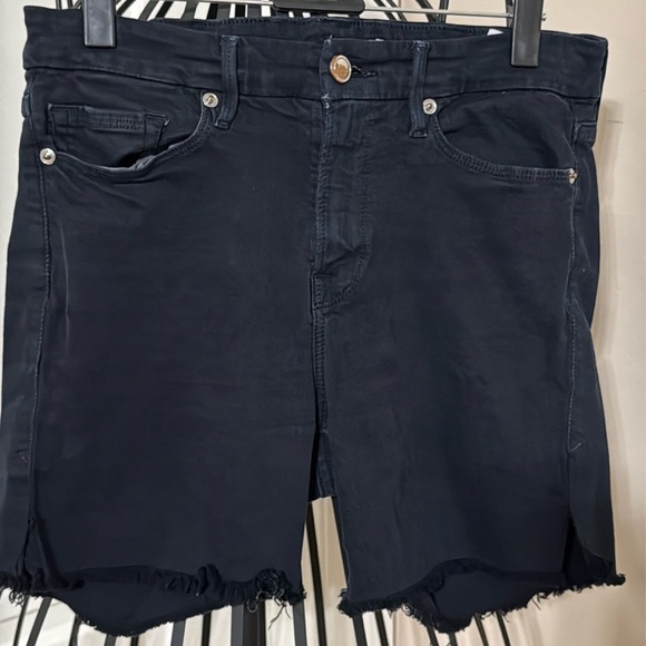 Good American Dark Denim Shorts - Picture 1 of 5